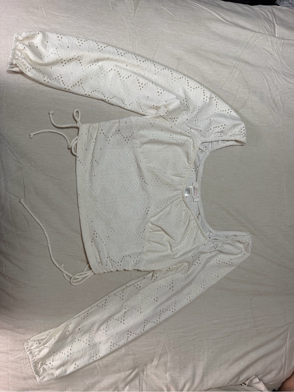 Romantics White Eyelet Long Sleeve Ruched Side Top Size Medium Boho